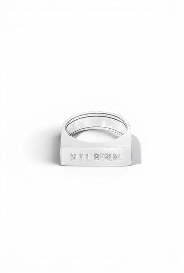 MYL BERLIN Signet Chameleon Ring in silver-tone stainless steel with a shiny IP coating and a two-part design for interchangeable inner rings.